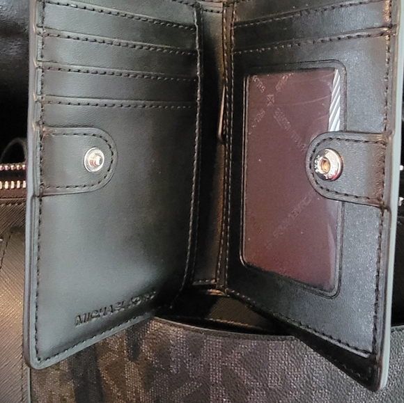 Brand new AUTHENTIC MICHAEL KORS BAG AND WALLET - Picture 4 of 13